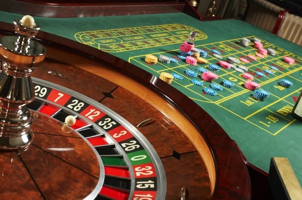 Dream Gaming live-dealer table interface on flyingslot login showing dealer and betting controls